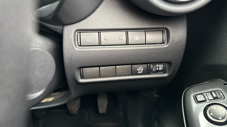 Nissan Juke 1.0 DiG-T N-Connecta 5dr Petrol Hatchback